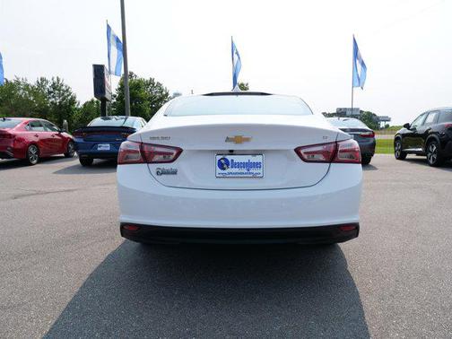 2022 Chevrolet Malibu FWD LT