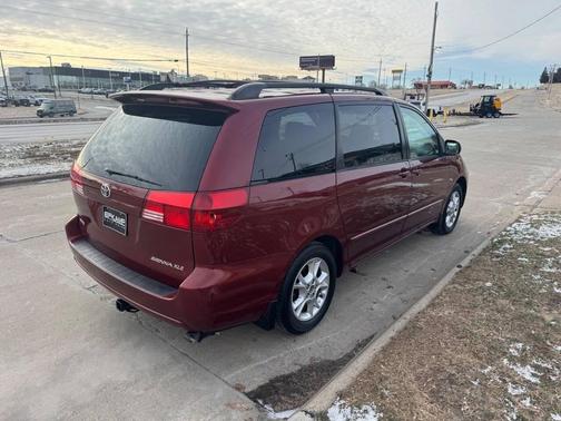 2005 Toyota Sienna XLE