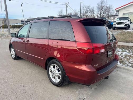 2005 Toyota Sienna XLE