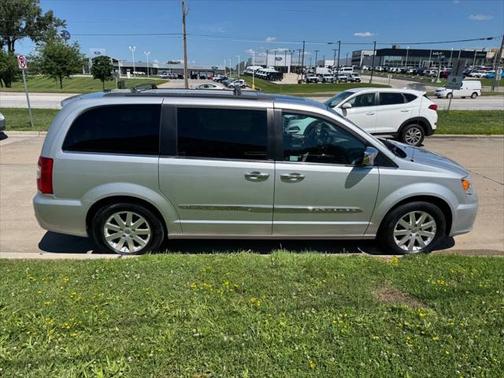 2012 Chrysler Town & Country Touring-L