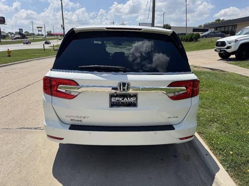 White Diamond Pearl 2019 Honda Odyssey Elite