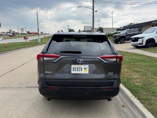 2021 Toyota RAV4 Hybrid XLE