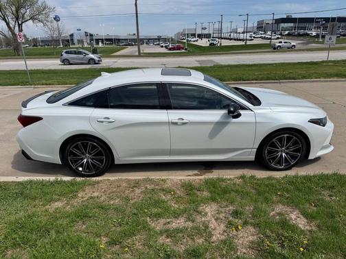 Wind Chill Pearl 2019 Toyota Avalon Touring