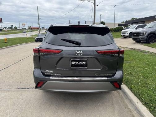 Magnetic Gray Metallic 2023 Toyota Highlander Platinum AWD 4dr SUV