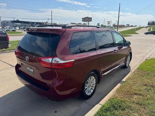 2015 Toyota Sienna XLE