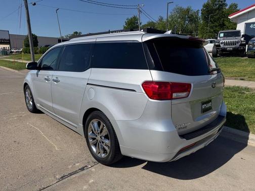 Silky Silver 2018 Kia Sedona SX