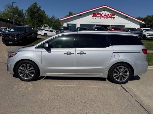 Silky Silver 2018 Kia Sedona SX