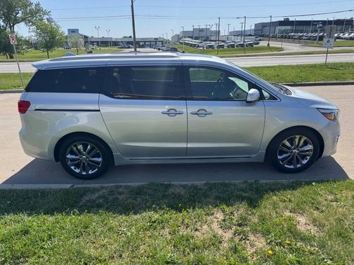Silky Silver 2018 Kia Sedona SX