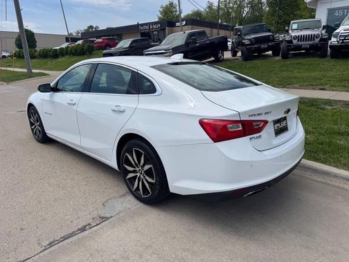 Summit White 2016 Chevrolet Malibu 2LT