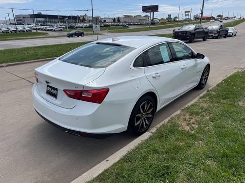 Summit White 2016 Chevrolet Malibu 2LT