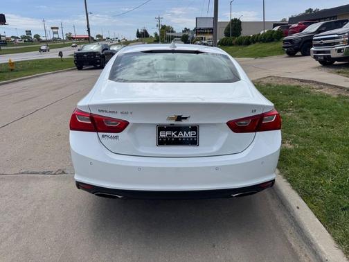 Summit White 2016 Chevrolet Malibu 2LT