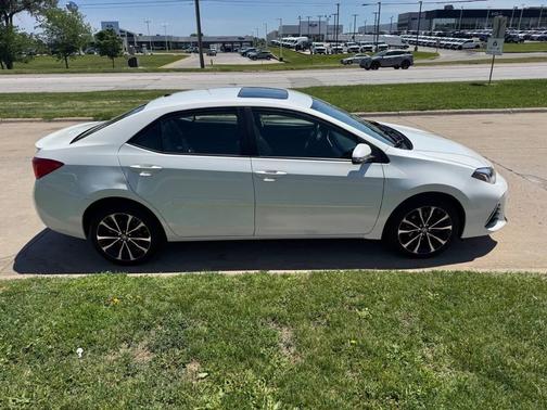 Super White 2018 Toyota Corolla XSE