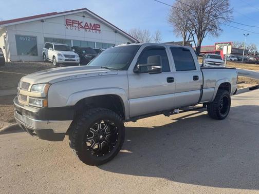 2004 Chevrolet Silverado 2500 LS H/D Crew Cab