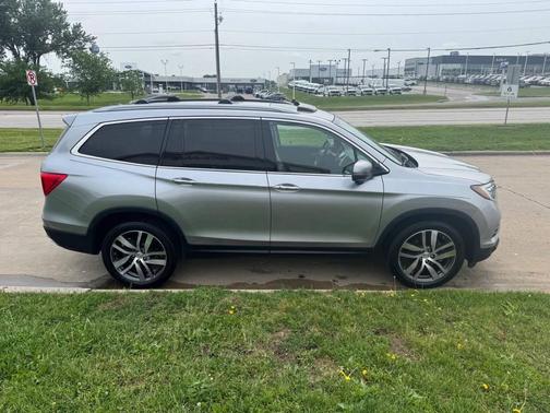 Lunar Silver Metallic 2017 Honda Pilot Touring