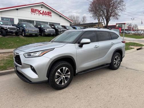 Celestial Silver Metallic 2020 Toyota Highlander XLE
