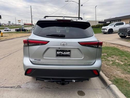 Celestial Silver Metallic 2020 Toyota Highlander XLE