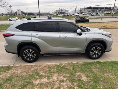 Celestial Silver Metallic 2020 Toyota Highlander XLE