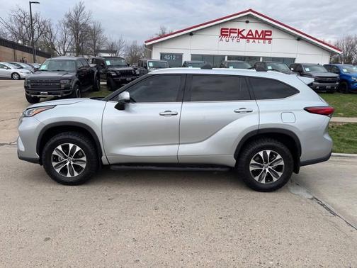 Celestial Silver Metallic 2020 Toyota Highlander XLE