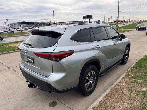 Celestial Silver Metallic 2020 Toyota Highlander XLE