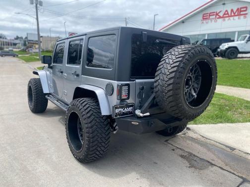 Photo 2 of 26 of 2013 Jeep Wrangler Unlimited Sahara