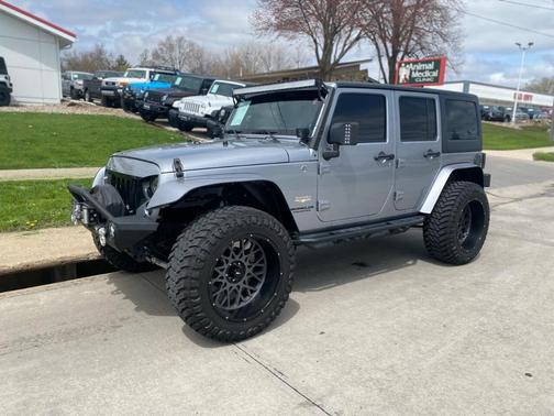 Photo 1 of 26 of 2013 Jeep Wrangler Unlimited Sahara