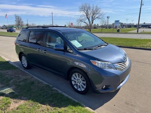 Sky Blue Pearl 2015 Toyota Sienna XLE