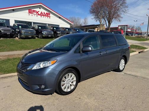 Sky Blue Pearl 2015 Toyota Sienna XLE