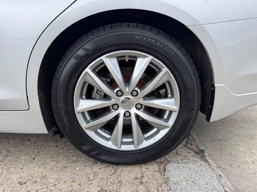 2015 INFINITI Q50 Base