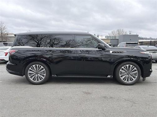 2025 INFINITI QX80 Luxe
