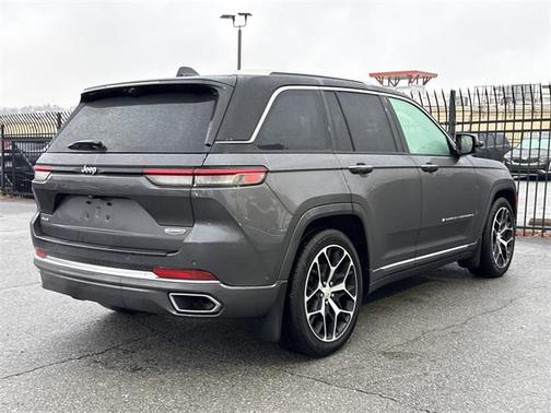 2022 Jeep Grand Cherokee Summit