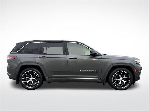 2022 Jeep Grand Cherokee Summit
