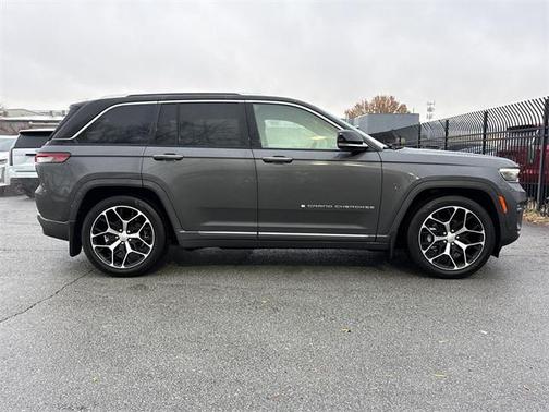 2022 Jeep Grand Cherokee Summit
