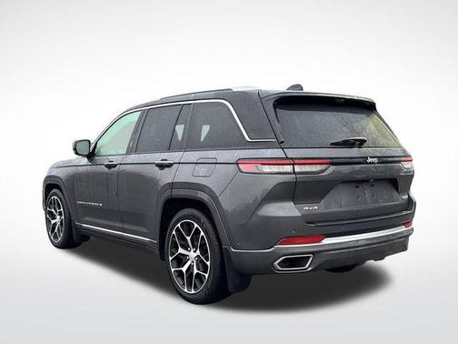 2022 Jeep Grand Cherokee Summit