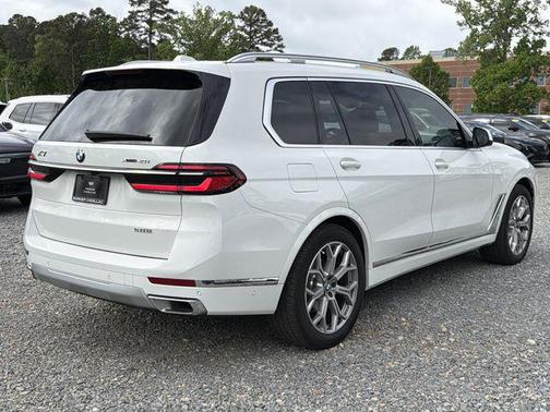 Alpine White 2025 BMW X7 xDrive40i