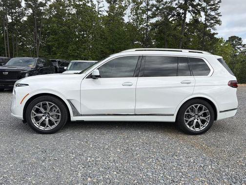 Alpine White 2025 BMW X7 xDrive40i