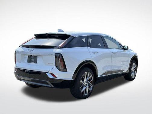 Vibrant White Tricoat 2026 Cadillac OPTIQ Luxury