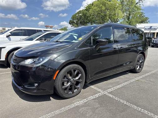 2020 Chrysler Pacifica Touring-L Plus