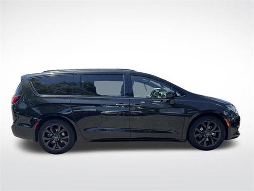 2020 Chrysler Pacifica Touring-L Plus