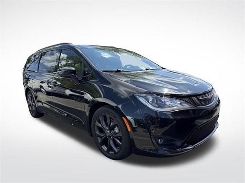 2020 Chrysler Pacifica Touring-L Plus