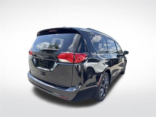 2020 Chrysler Pacifica Touring-L Plus
