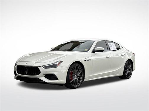 2022 Maserati Ghibli Modena Q4