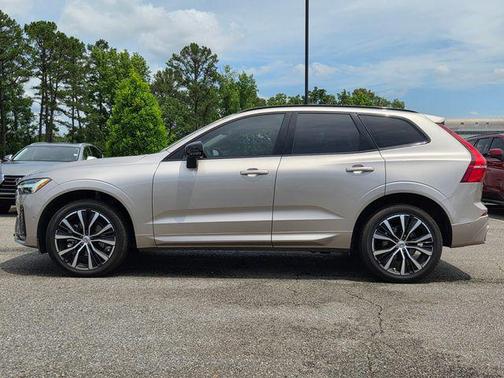 Bright Dusk Metallic 2025 Volvo XC60 B5 Plus