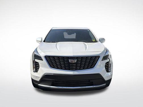 Crystal White Tricoat 2022 Cadillac XT4 Luxury