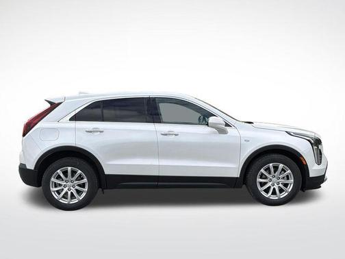 Crystal White Tricoat 2022 Cadillac XT4 Luxury
