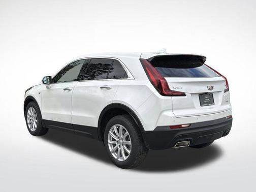 Crystal White Tricoat 2022 Cadillac XT4 Luxury