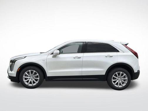 Crystal White Tricoat 2022 Cadillac XT4 Luxury