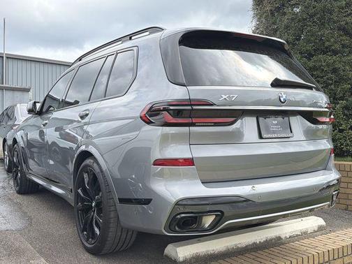 Skyscraper Grey Metallic 2025 BMW X7 xDrive40i