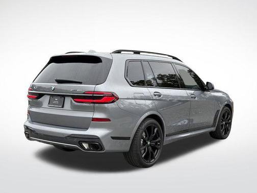 Skyscraper Grey Metallic 2025 BMW X7 xDrive40i