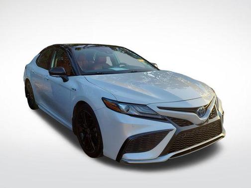 Wind Chill Pearl/Midnight Black Metallic 2021 Toyota Camry XSE