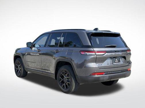 Baltic Gray Metallic Clearcoat 2025 Jeep Grand Cherokee Altitude